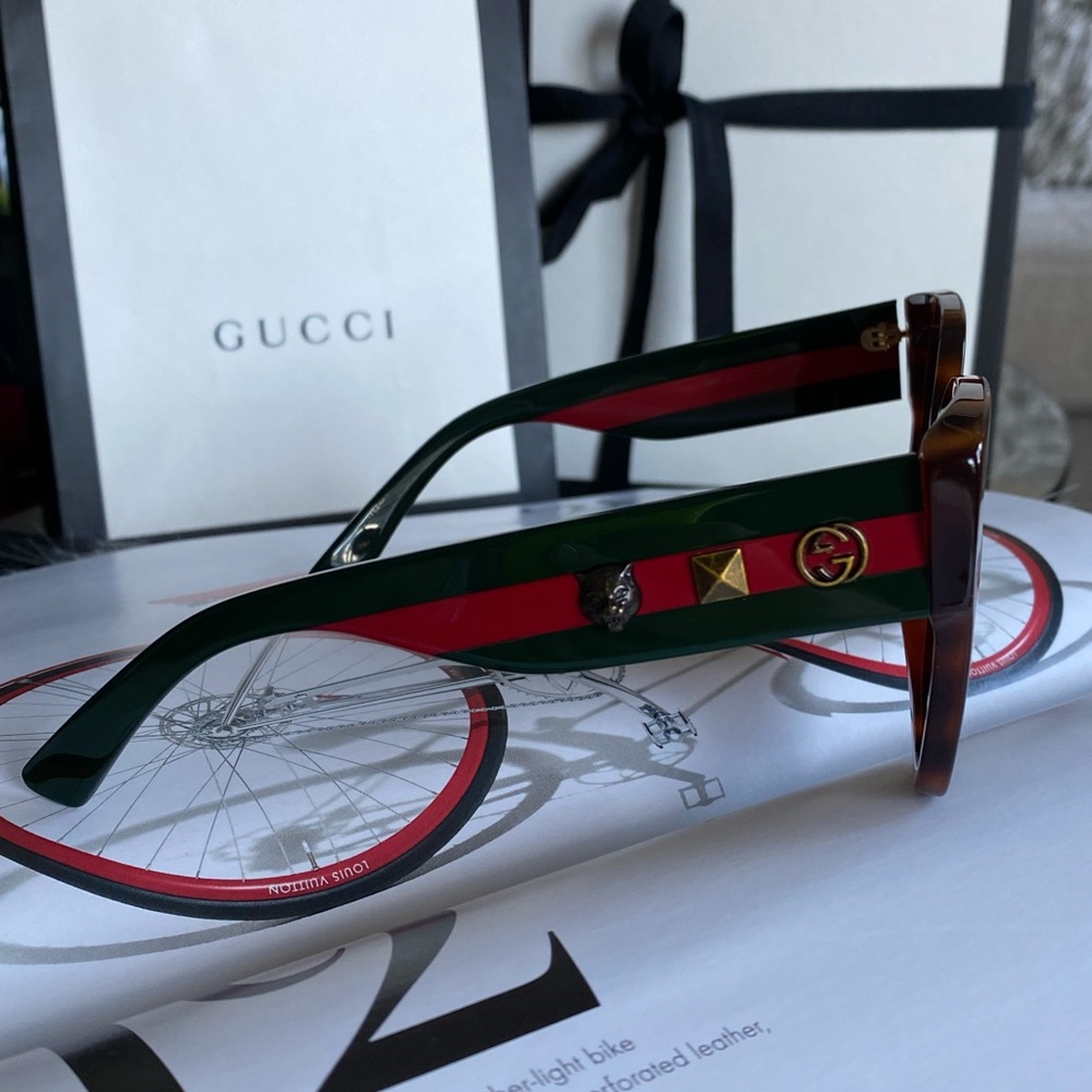 Gucci cateye Sunglasses
